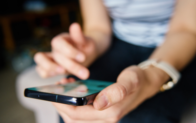 Automatyzacja w&nbsp;social media – kiedy pomaga, a&nbsp;kiedy lepiej odpowiedzieć samodzielnie?